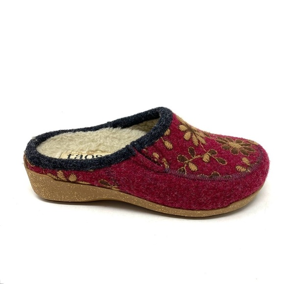 Taos Woolderness 2 Cranberry Wool Clog - Picture 2 of 8